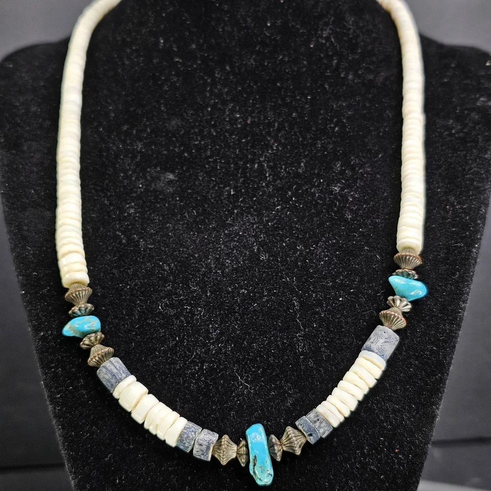 Vintage Authentic Southwest Graduated Puka Shell Necklace With Turquoise Stones - Picture 7 of 8